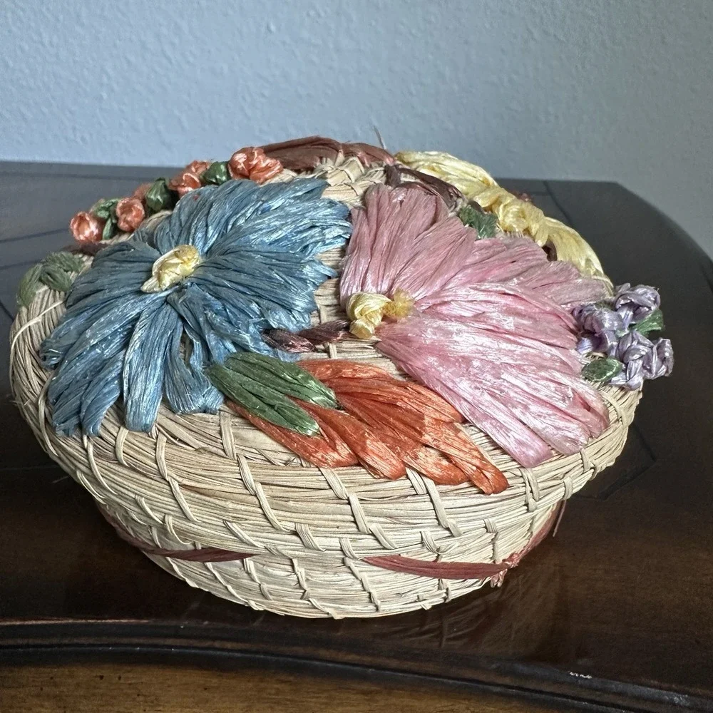 Vintage Raffia Flower Lidded Basket 5.25 Inch Woven Pine Needles Storage Boho